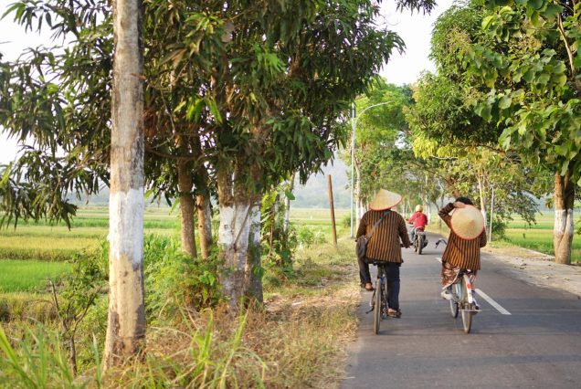 Bersepeda di Plaosan Desa Wisata Bugisan